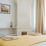 Lovely And Quiet Courtyard In Centre Διαμέρισμα *